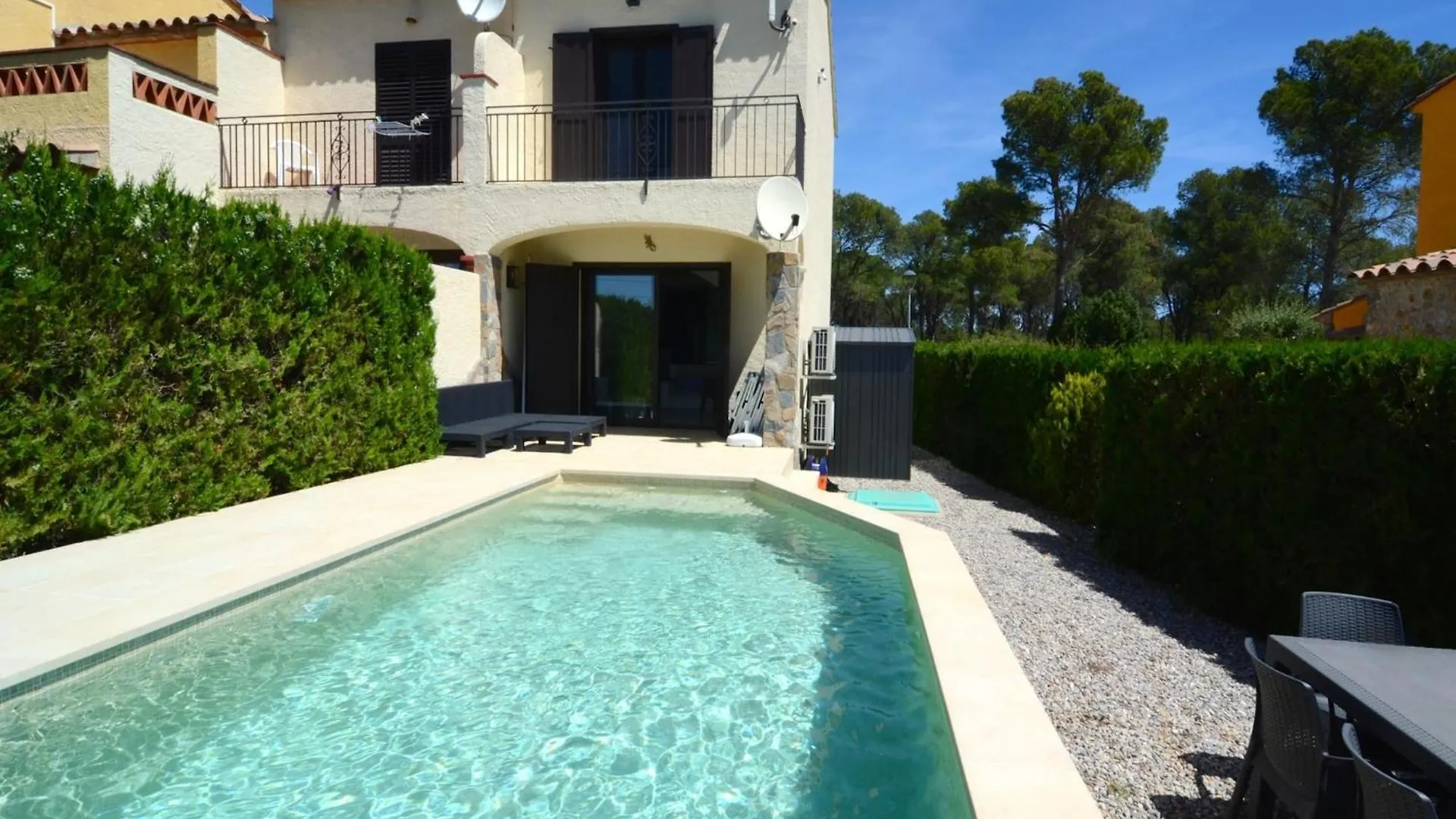 The House In Estartit Has 2 Bedrooms أولاستارتيت